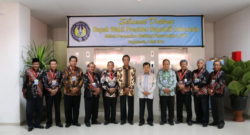 GEDUNG PASCASARJANA UNY DIRESMIKAN OLEH WAKIL PRESIDEN REPUBLIK INDONESIA
