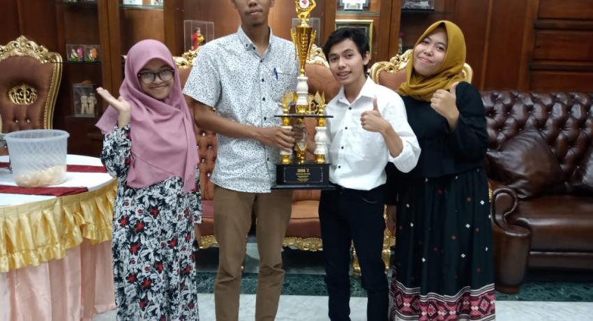 MAHASISWA FMIPA UNY JUARA II LOMBA ECCENT 