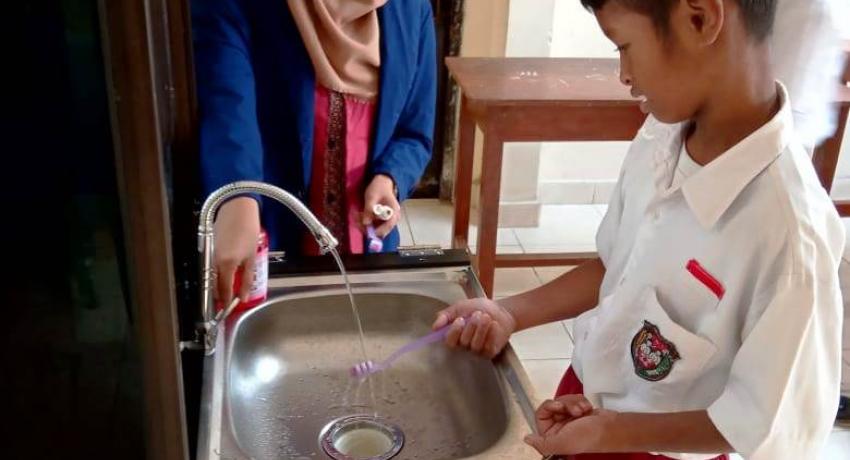 MEDIA PEMBELAJARAN KEBERSIHAN DIRI UNTUK SISWA TUNAGRAHITA 