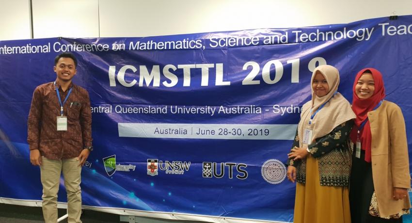 TIGA MAHASISWA PENDIDIKAN MATEMATIKA PPS UNY BERBURU PENGALAMAN DI NEGERI KANGURU