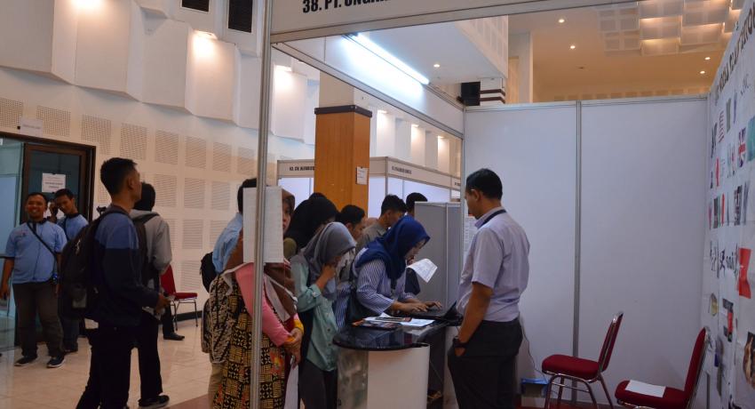 UNY SELENGGARAKAN JOB FAIR 