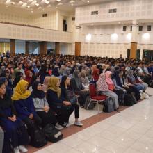  BAHASA INGGRIS PERLU DALAM KOMUNIKASI
