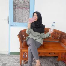 CINTAI LINGKUNGAN DENGAN MENGURANGI PENGGUNAAN BOTOL PLASTIK 