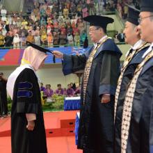 WISUDAWAN UNY HARUS KUASAI TEKNOLOGI DAN BAHASA ASING