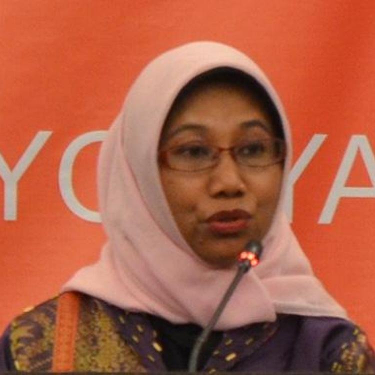 Dr. PARISTIYANTI NURWARDANI